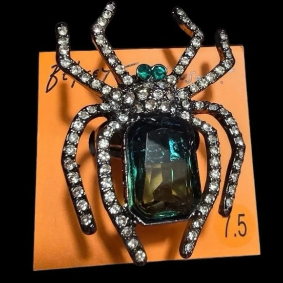 BETSEY JOHNSON Halloween Rich Witch Spider with Oversized Gem Ring Sz 7.5 NWT - Picture 2 of 4